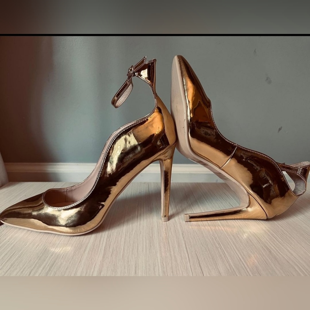 Gold, ankle strap heels - Picture 2 of 3